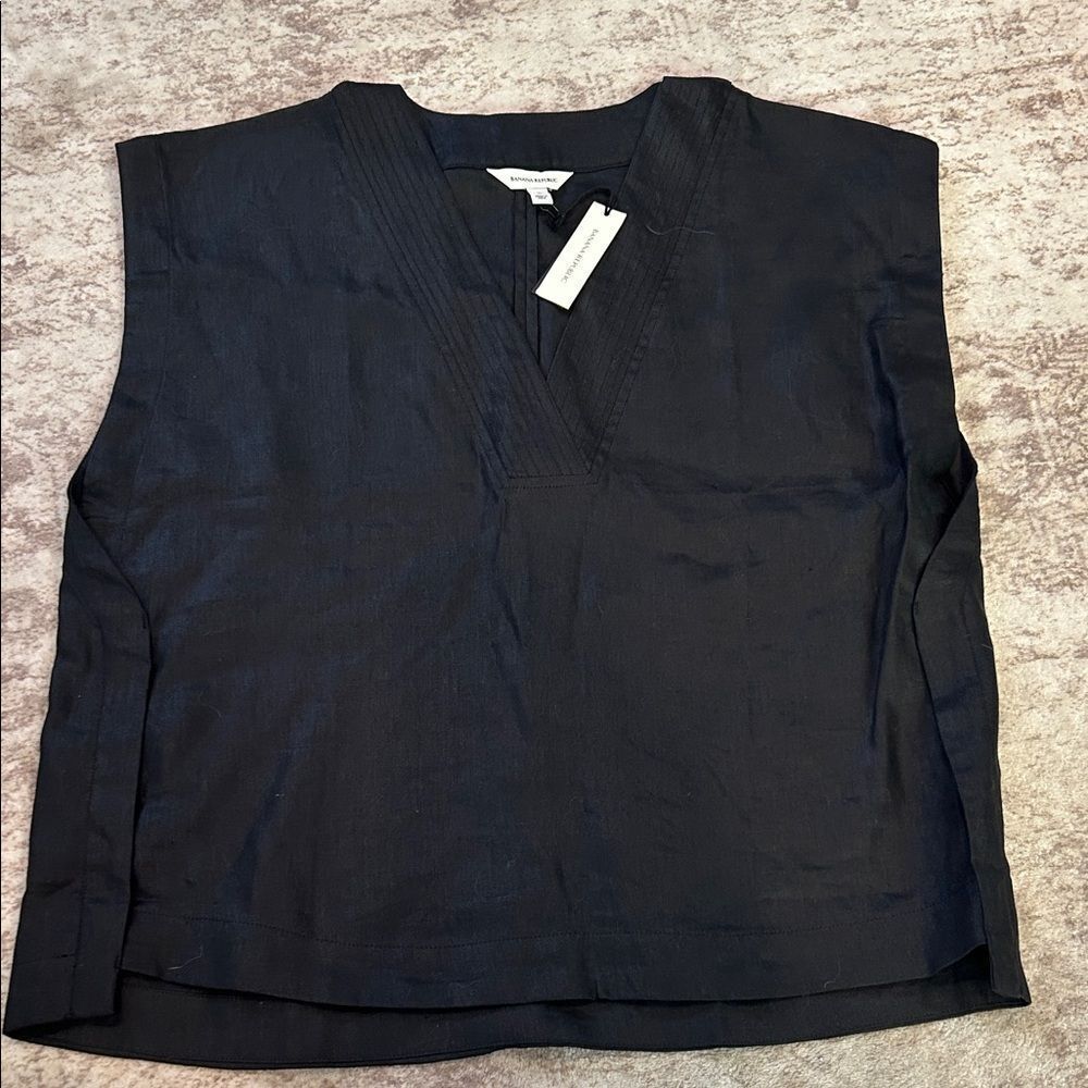 Banana Republic black 100% linen V-neck blouse new with tags size large